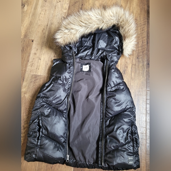 Gap Kids XL 14/16 Girls Black Chevron Fur Hooded Puffer Vest - Picture 6 of 11